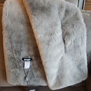 Apparis faux grey scarf